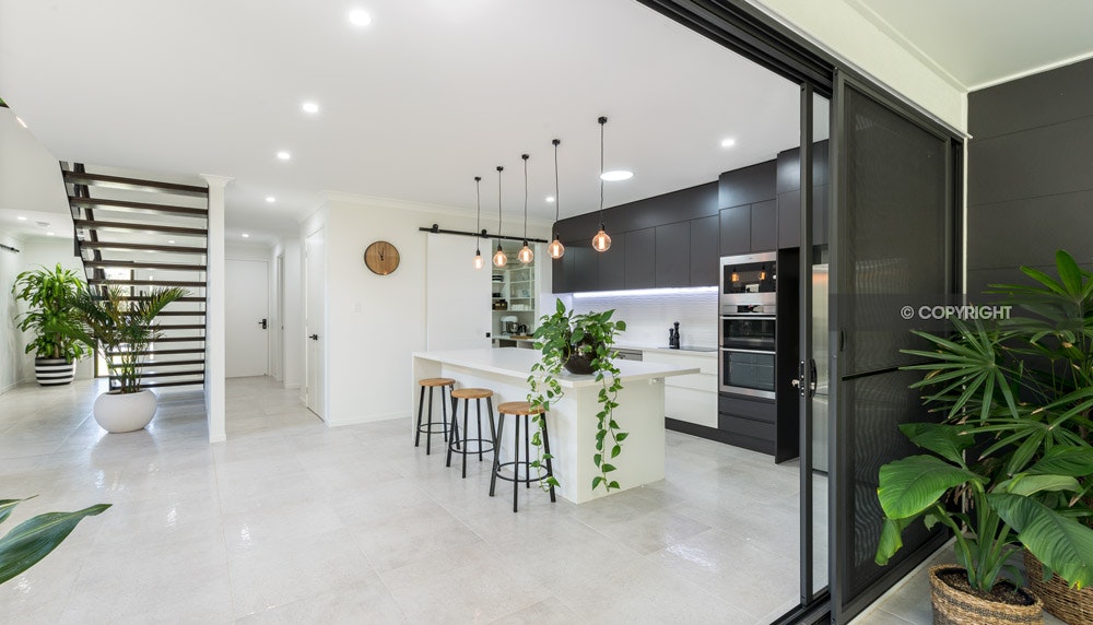 _DSC1156wr - Gaye Gee of Brisbane Commercial Photography shooting for Karen Manley of Manley Homes for their Mt Gravatt project